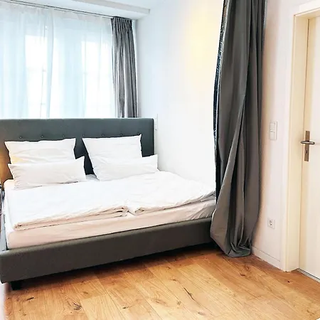 70qm In Mit 3 Betten Zentral Gelegen Mit Hohen Decken - Beuys - Viersen