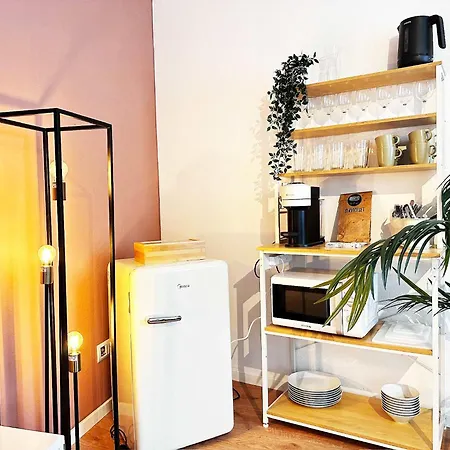 70qm In Mit 3 Betten Zentral Gelegen Mit Hohen Decken - Beuys - *