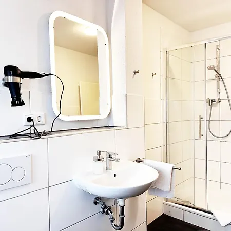 70qm In Mit 3 Betten Zentral Gelegen Mit Hohen Decken - Beuys -