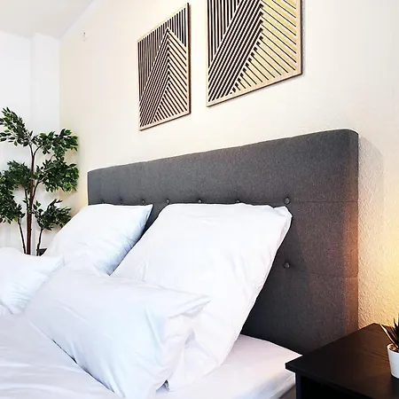 Apartment 70qm In Mit 3 Betten Zentral Gelegen Mit Hohen Decken - Beuys - *