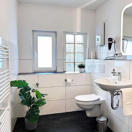 70qm In Mit 3 Betten Zentral Gelegen Mit Hohen Decken - Beuys -