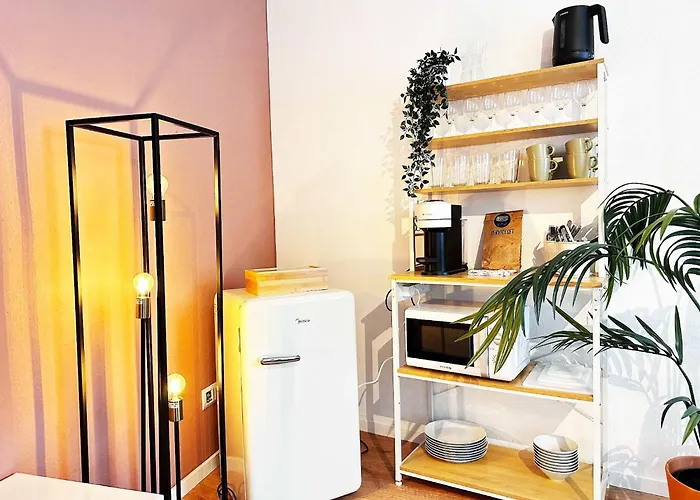 70qm In Mit 3 Betten Zentral Gelegen Mit Hohen Decken - Beuys - *