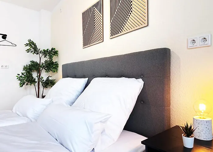 Διαμέρισμα 70qm In Mit 3 Betten Zentral Gelegen Mit Hohen Decken - Beuys - *